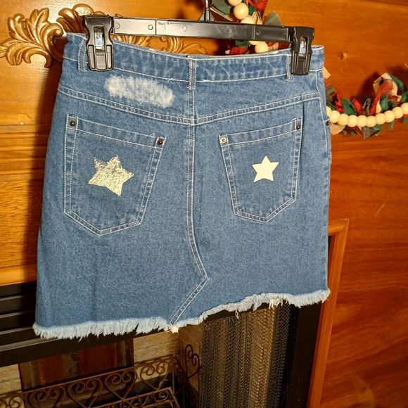 POL Mini Skirt With Stars & Cut-Outs Distressed Denim - Picture 2 of 3